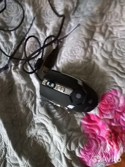 Игровая клавиатура и мышь