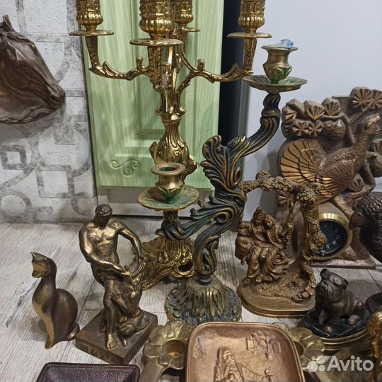 Статуэтки из бронзы, много