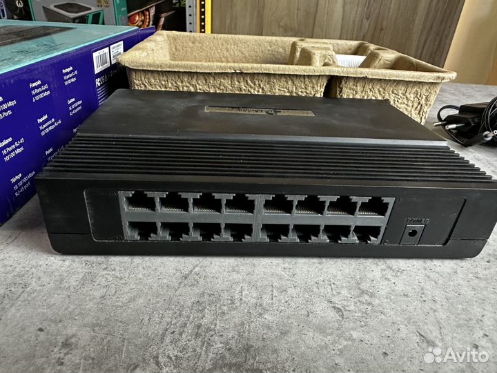 Коммутатор Свитч Хаб на 16 портов TP-link SF1016D