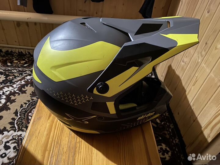 Продам шлем ski-doo