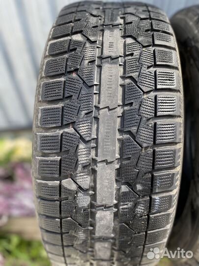 Toyo Observe Garit GIZ 215/55 R17 94T