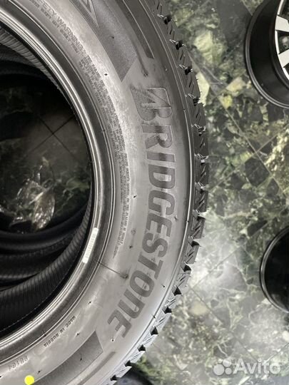 Bridgestone Blizzak DM-V3 215/65 R16 102S