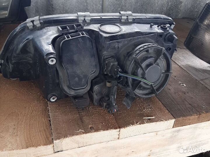 Фара Volvo V70 depo
