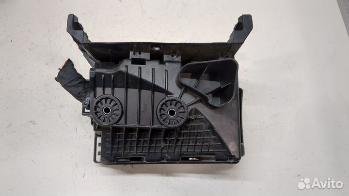 Блок предохранителей Volkswagen Jetta 6