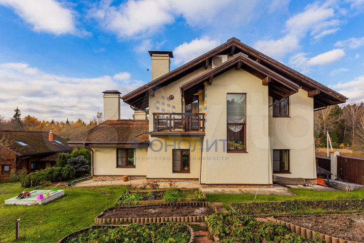 Дом 260 м² на участке 21 сот.