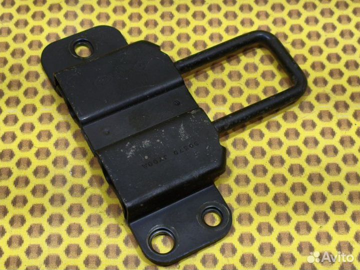 Ответная часть замка багажника левая Renault
