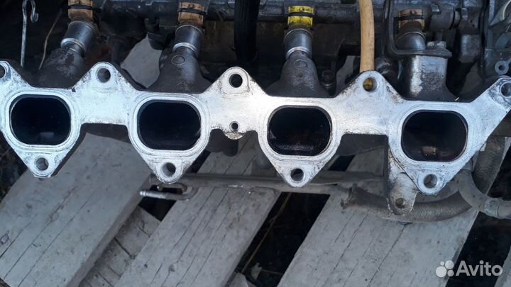 Форсунка Toyota Corolla Avensis 1.6 4A - FE
