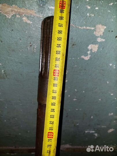 Полуось заднего моста Зил-157 левая 972 мм