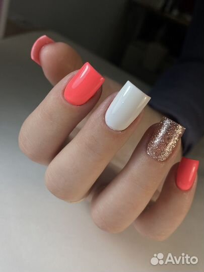 Модель на маникюр