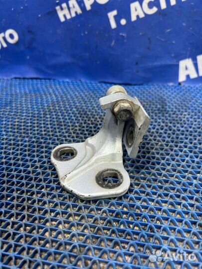 Петля двери Bmw E65 седан 2003