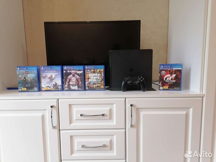 Игровая приставка ps4