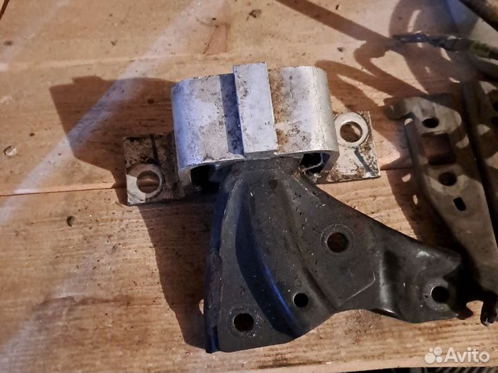 Подушка двигателя Рено логан