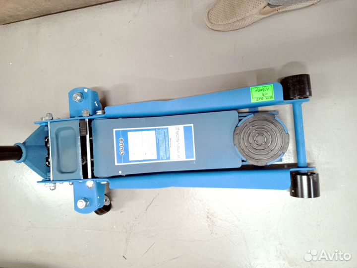 Домкрат подкатный 3 тонны