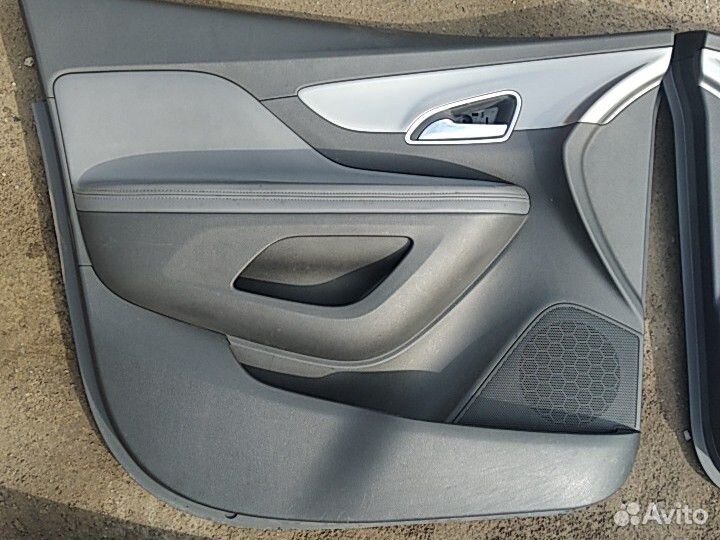 Обшивки двери Opel Mokka
