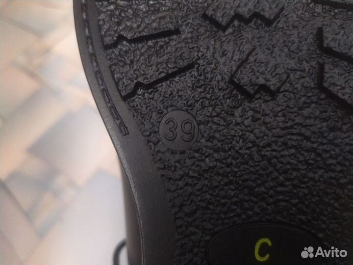 Туфли подростковые новые 39 размер