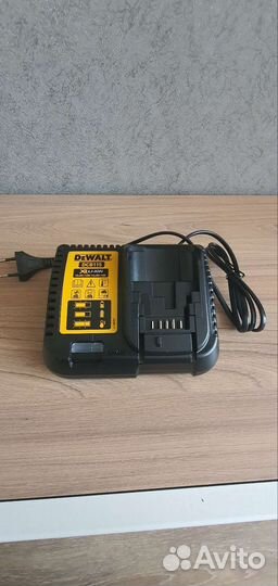 Зарядное устройство dewalt