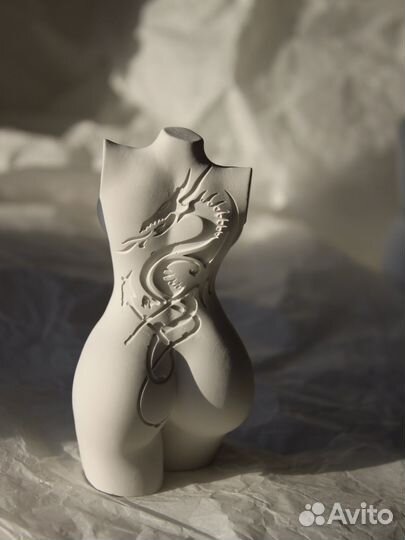 Торс женский Статуэтка Девушка Ню с тату дракона