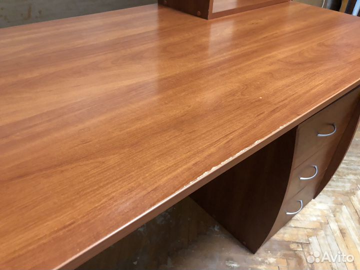 Компьютерный письменный стол