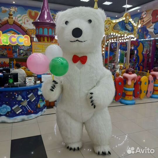 Поздравление от большого белого медведя