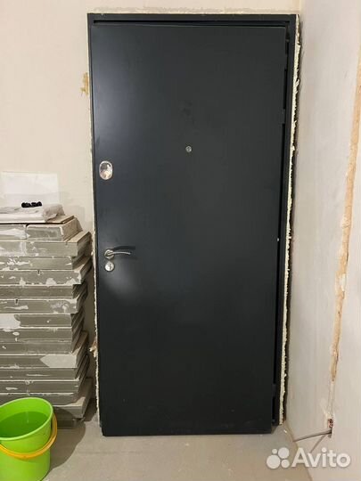 Дверь входная стальная с коробкой