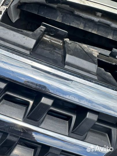 Решетка радиатора Mitsubishi Pajero 4 2006-2018