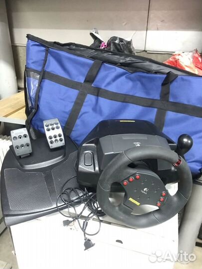 Игровой руль с педалями