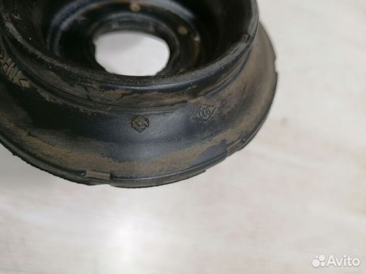 Опора стойки Renault sandero stepway Лев, Прав