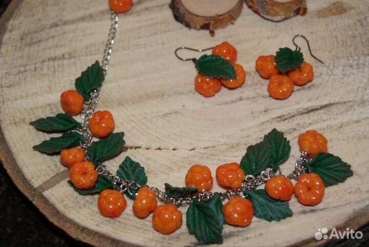 Браслет морошка из полимерной глины. Ручная работа