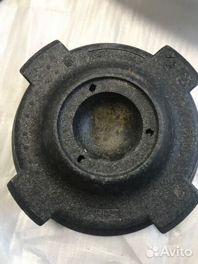 Ящик для инструментов в багажнике Toyota Avensis