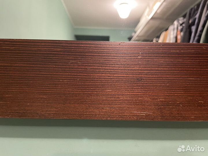 Зеркало в деревянной раме