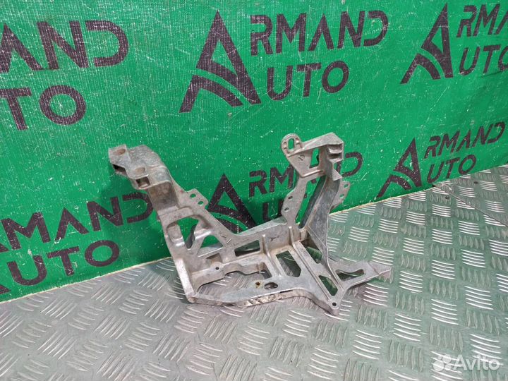 Кронштейн фары левый Mercedes C-Class W205