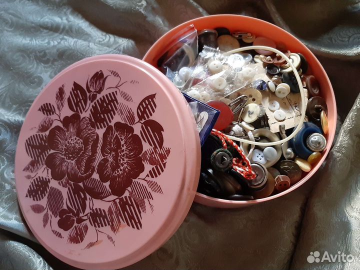 Пуговицы СССР в коробке 18на7