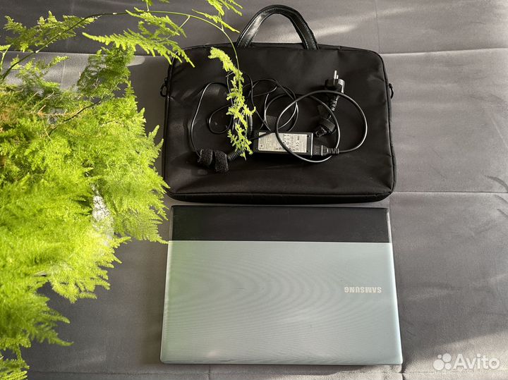Ноутбук Samsung NP-RV520