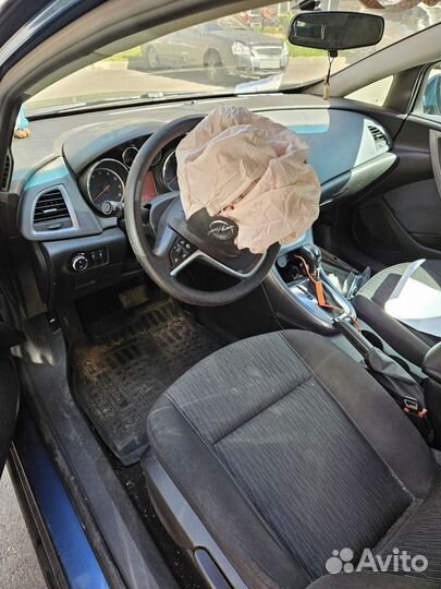 Opel Astra GTC 1.4 AT, 2013, битый, 186 000 км