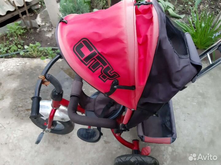 Трехколесный велосипед с ручкой