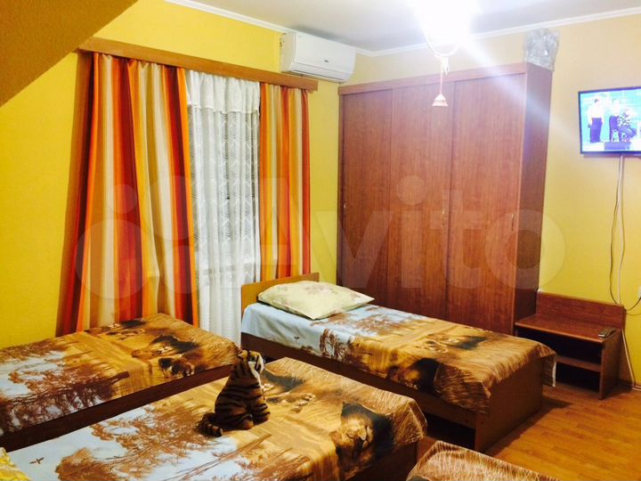 Комната 18 м² в 5-к., 2/2 эт.