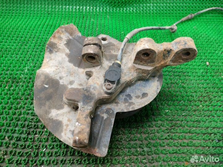 Кулак поворотный передний правый Opel Omega B