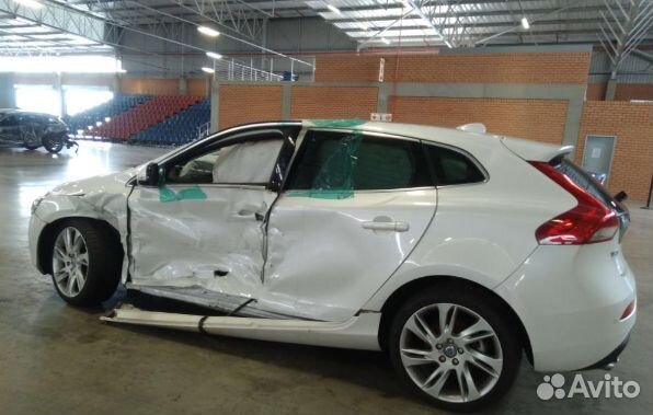 В полный разбор Volvo V40