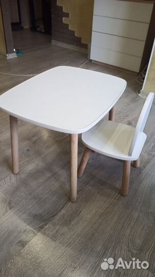 Детский стол со стулом