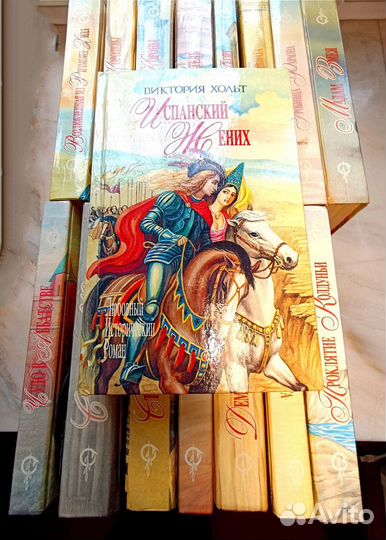 Книги В. Холт, К. Маккалоу, Ж.Бенцони и др