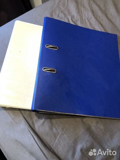 Две папки для документов отдам бесплатно