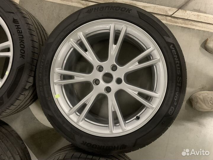 Колеса на Tesla Model Y