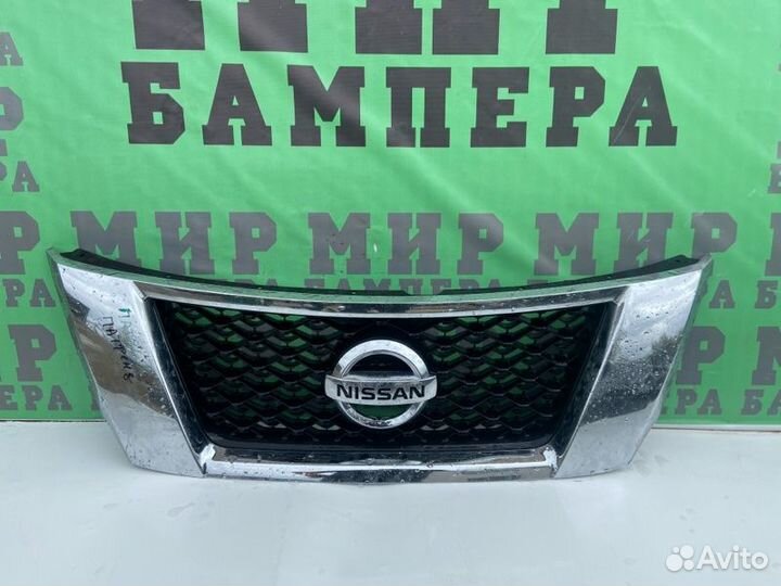 Решетка радиатора с камерой передняя Nissan