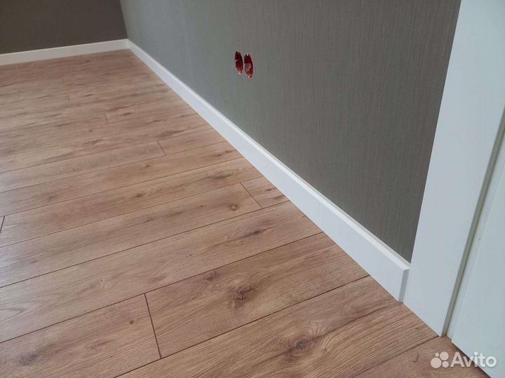 Монтаж плинтуса