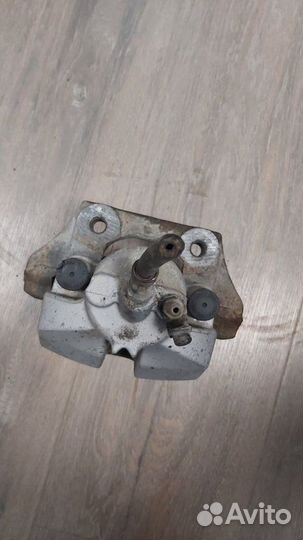 Суппорт тормозной задний правый Bmw X5 4.8I E70