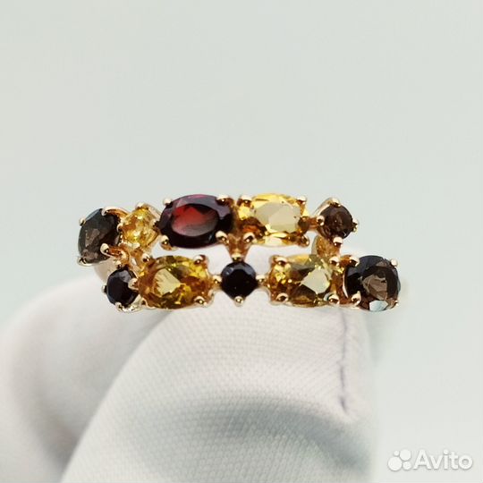 Золотое кольцо с гранатом 17р