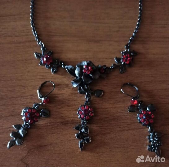 Колье и серьги