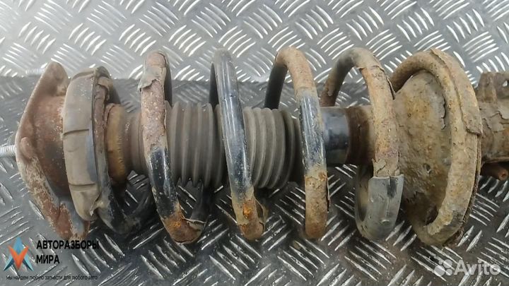 Стойка передняя правая Volvo XC90 рест. 2006