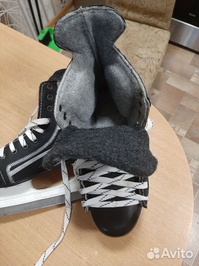 Коньки хоккейные