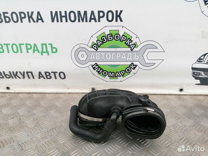 Патрубок воздушного фильтра Audi 80 B3 2.0 PS